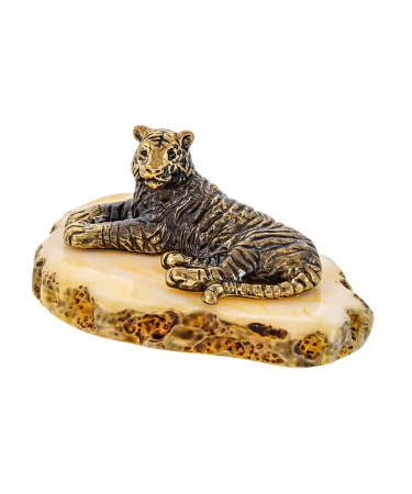 Фигурка из латуни с янтарем Тигр лежачий 50х23 мм. арт. 433