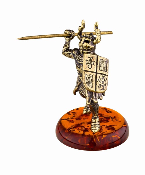 Фигурка из латуни с янтарем рыцарь с копьем 35х51 мм. арт. 786