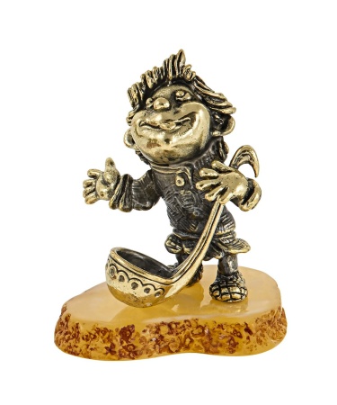 Фигурка из латуни с янтарем домовенок с поварёшкой 40х45 мм. арт. 2793