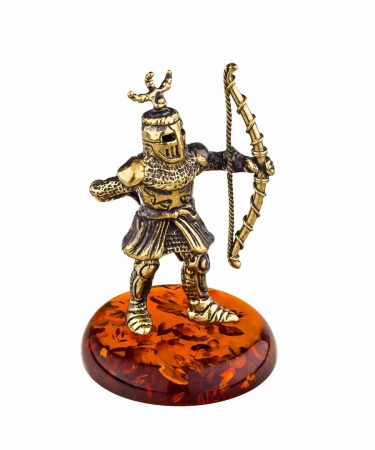 Фигурка из латуни с янтарем Рыцарь лучник 34х55 мм. арт. 785
