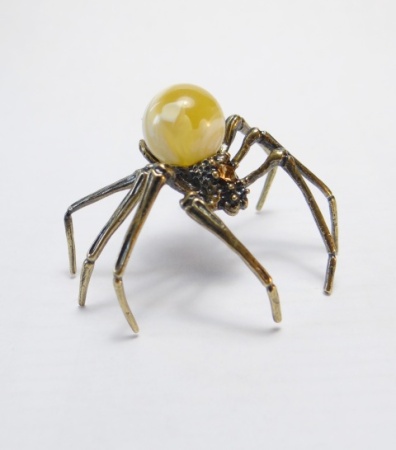 Фигурка из латуни с янтарем Паук степной арт. 234