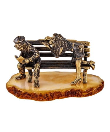 Фигурка из латуни с янтарем парочка Студенты 70х40 мм. арт. 1932