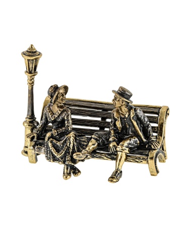 Фигурка из латуни с янтарем парочка на скамейке беседа без подставки 55х45 мм. арт. 2650.1