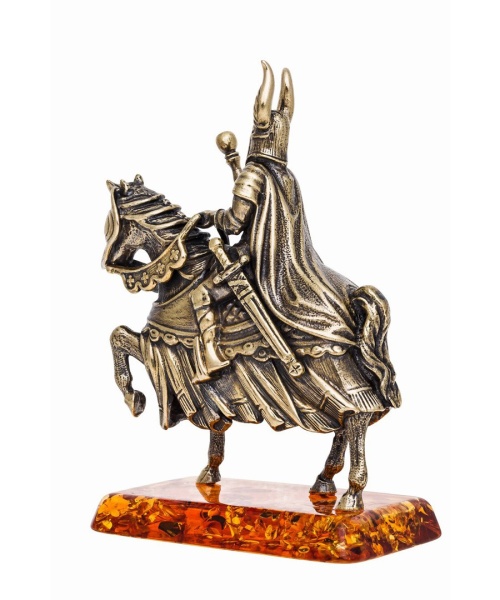 Фигурка из латуни с янтарем рыцарь на коне с булавой 65х90 мм. арт. 603
