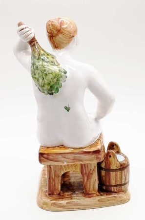 Девушка в бане сидя ярославская майолика 17 см. арт. 65412 