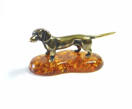 Фигурка из латуни с янтарем такса на охоте арт. 1016 Фигурка из латуни с янтарем такса на охоте арт. 1016