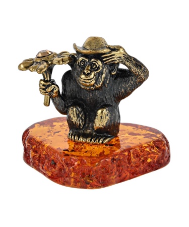 Фигурка из латуни с янтарем Обезьяна с цветочком 30х30 мм. арт. 226