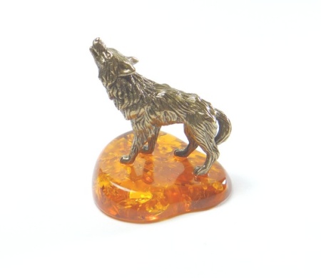 Фигурка из латуни с янтарем Волк воет арт. 1172