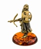 Фигурка из латуни с янтарем рыцарь с арбалетом 35х52 мм. арт. 753