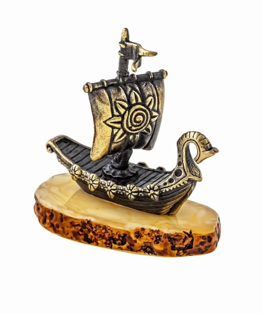 Фигурка из латуни с янтарем Корабль Ладья Маленькая 45х50 мм. арт.1293