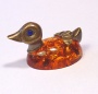 Фигурка из латуни с янтарем Уточка арт. 2-082