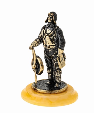 Фигурка из латуни с янтарем Летчик 50х80 мм. арт. 1586