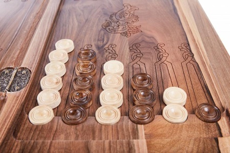 Нарды резные "Орнамент 3" с цельным рисунком, Mkhitaryan Артикул: DM015 