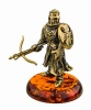 Фигурка из латуни с янтарем рыцарь с арбалетом 35х52 мм. арт. 753