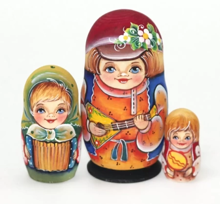 картинка Матрешка мальчик с балалайкой 11 см. 3 места арт. 685322 матрешки картинка Матрешка мальчик с балалайкой 11 см. 3 места арт. 685322 матрешки
