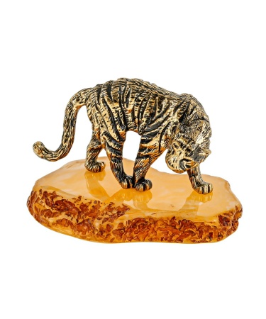 Фигурка из латуни с янтарем Тигр Саванна Охотник 50х35 мм. арт. 2911
