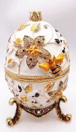 Яйцо под Фаберже "С пчелой" 16 см. белое арт. 875299  Яйцо под Фаберже "С пчелой" 16 см. белое арт. 875299