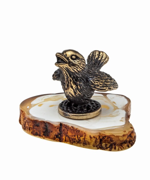 Фигурка из латуни с янтарем Птица Чижик 30х30 мм. арт. 1010
