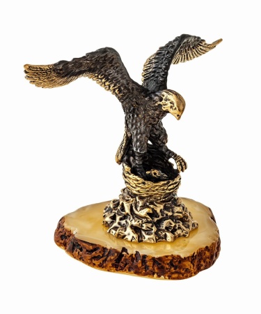 Фигурка из латуни с янтарем Птица Орел на гнезде 80х65 мм. арт. 1193