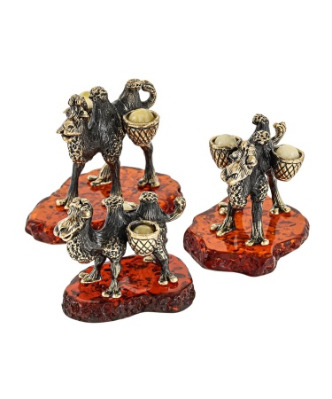 Фигурка из латуни с янтарем Верблюд малыш с поклажей 50х35 мм. арт. 2663