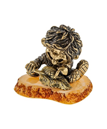 Фигурка из латуни с янтарем домовенок с листиком 40х40 мм. арт. 2828