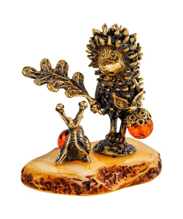 Фигурка из латуни с янтарем ежик в тумане с улиткой 45х50 мм. арт. 2145