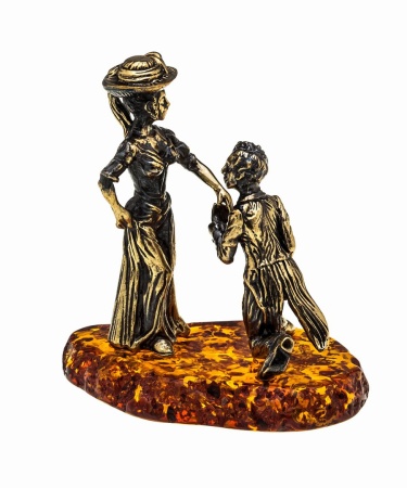 Фигурка из латуни с янтарем парочка Предложение руки и сердца 55х60 мм. арт. 967